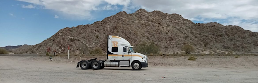 Camioneta de carga ligera en zona residencial